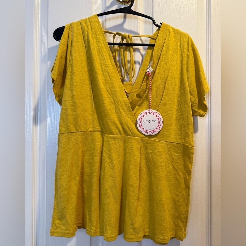 NWT Umgee Mustard Yellow V Neck Short Sleeve Blouse Women’s Size S